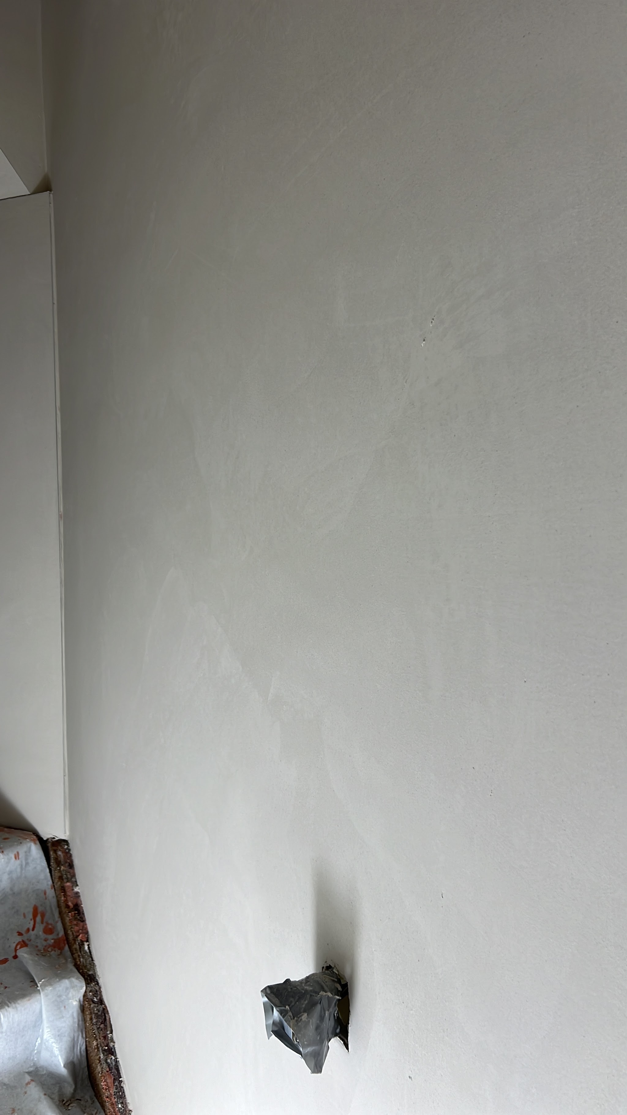 Close-up van een vers gestucte, gladde wand